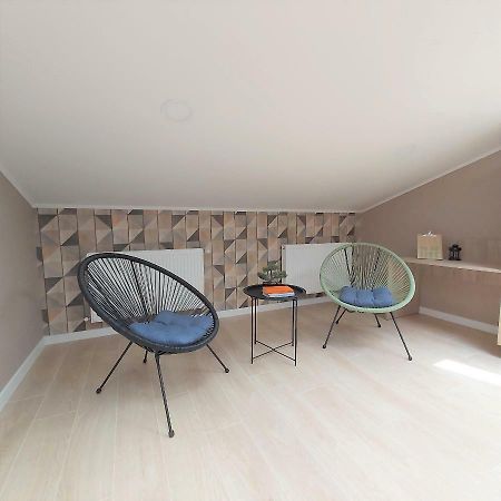 Two-Bedroom Apartment Near Forum Lviv Ngoại thất bức ảnh