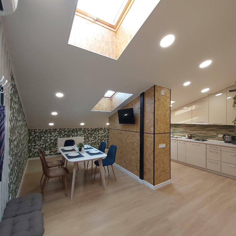 Two-Bedroom Apartment Near Forum Lviv Ngoại thất bức ảnh