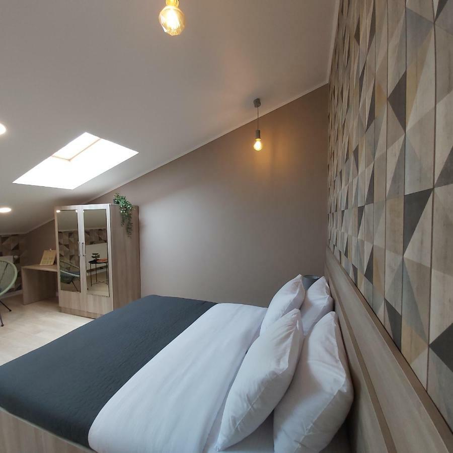 Two-Bedroom Apartment Near Forum Lviv Ngoại thất bức ảnh