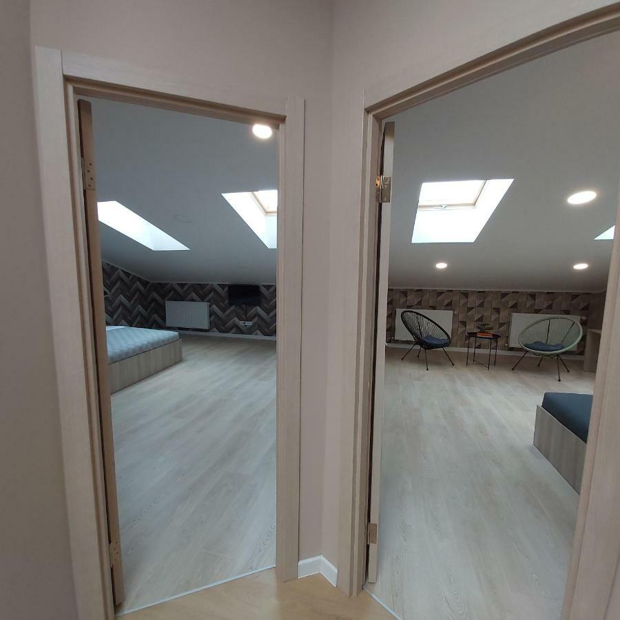 Two-Bedroom Apartment Near Forum Lviv Ngoại thất bức ảnh
