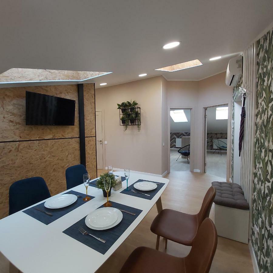 Two-Bedroom Apartment Near Forum Lviv Ngoại thất bức ảnh