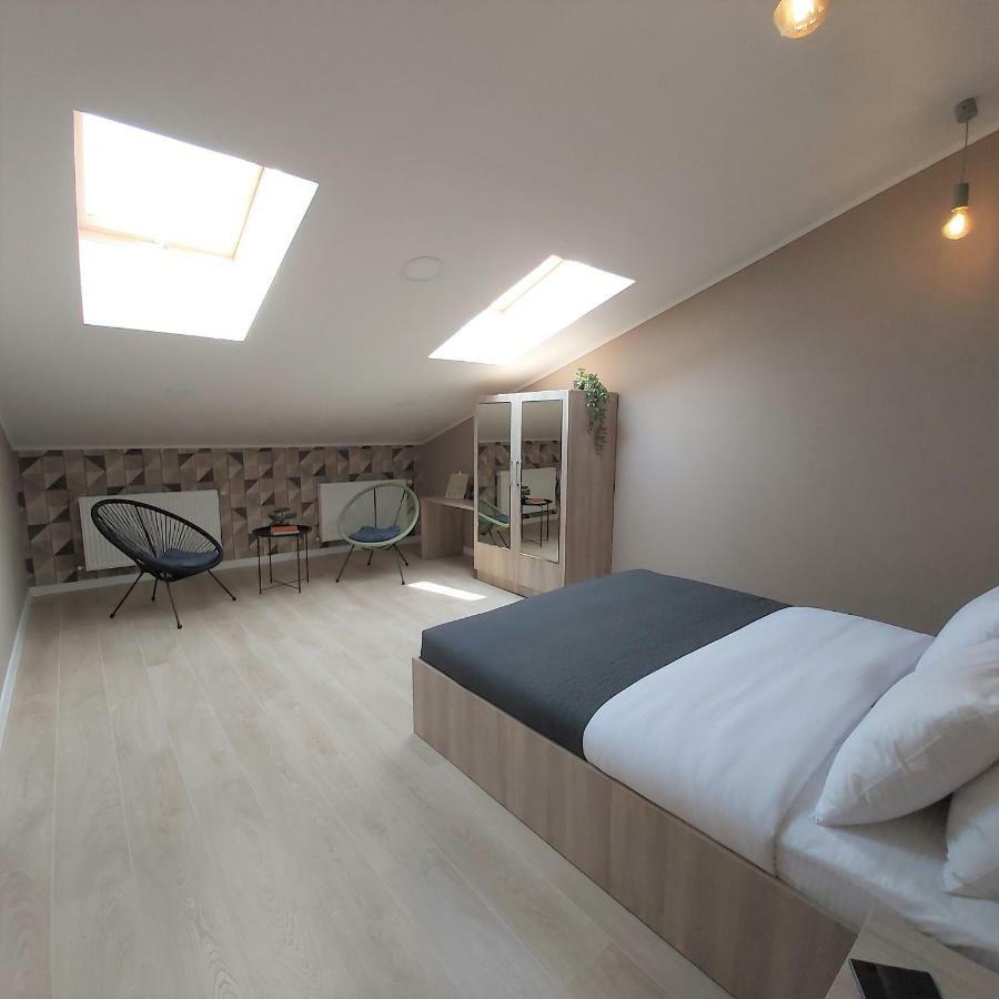 Two-Bedroom Apartment Near Forum Lviv Ngoại thất bức ảnh